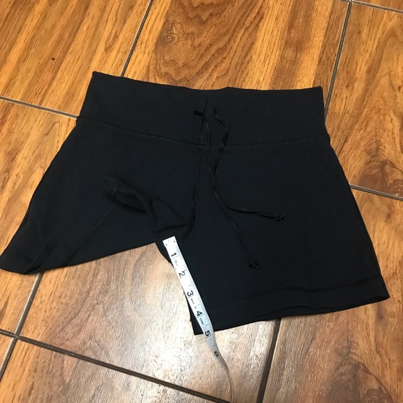 Lululemon Women"s Knock Out Short Black Microstripe Yoga- Size None - Picture 13 of 16